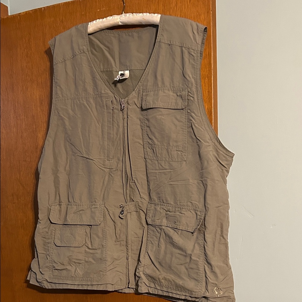 Magellan Outdoors Gray Utility Vest